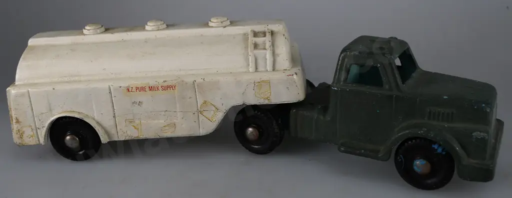 FUN HO FORD MILK TANKER Image 1++