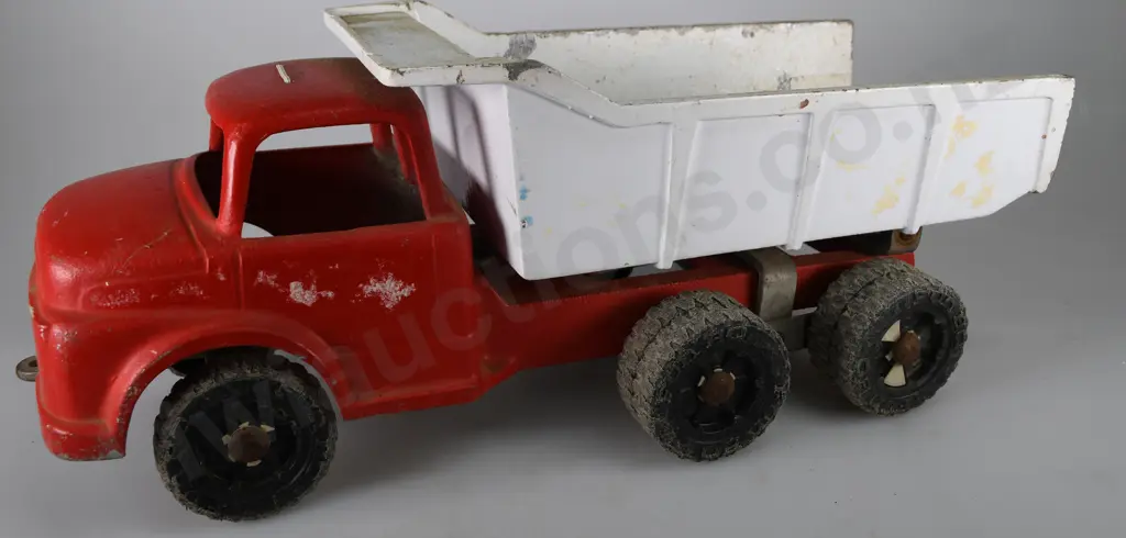 FUN HO GIANT TIP TRUCK Image 1++