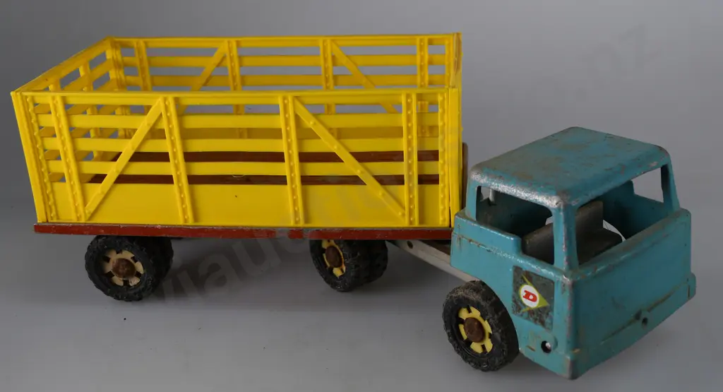 FUN HO FORD ARCTICULATED CATTLE TRUCKS Image 1++