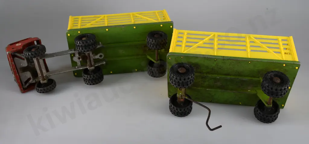 FUN HO FORD ARCTICULATED CATTLE TRUCK & TRAILER Image 1++