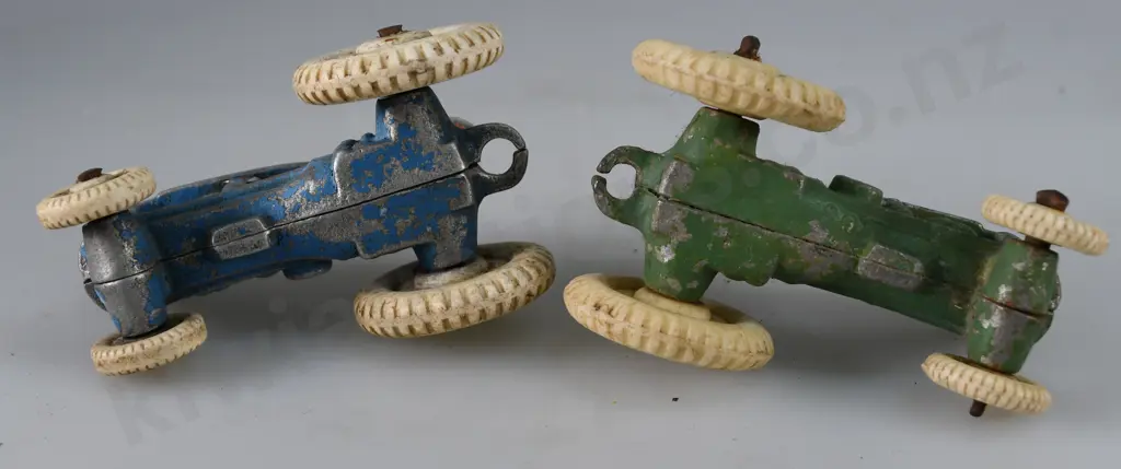 FUN HO SMALL TRACTORS Image 1++