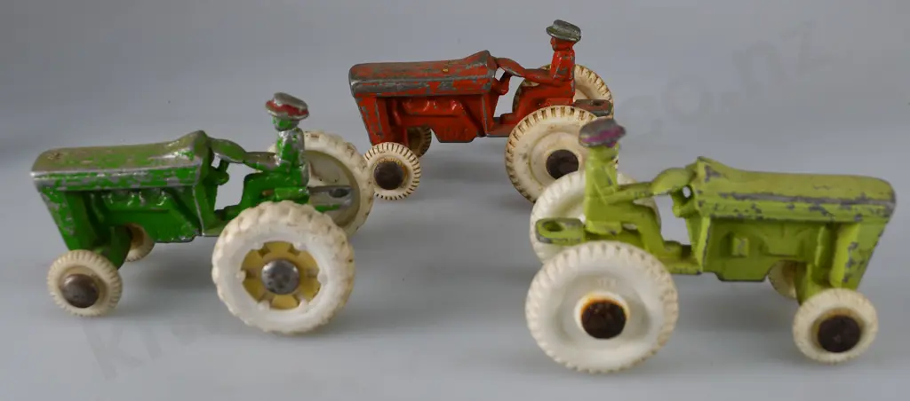 FUN HO SMALL TRACTORS Image 1++