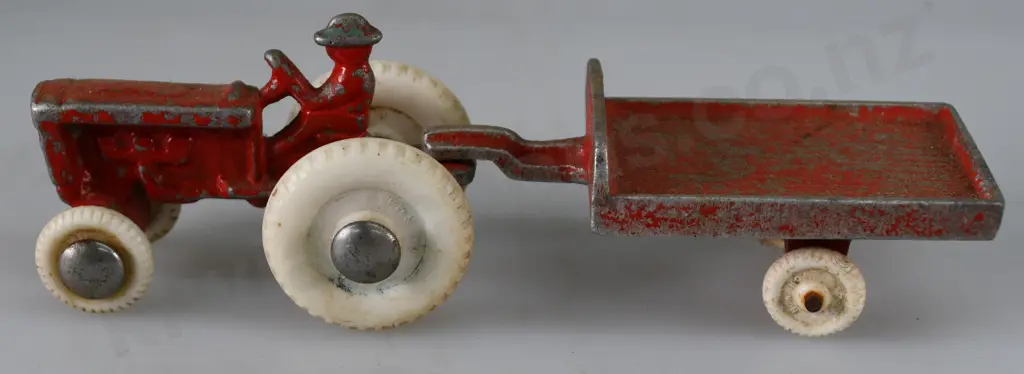 FUN HO SMALL TRACTORS Image 1++