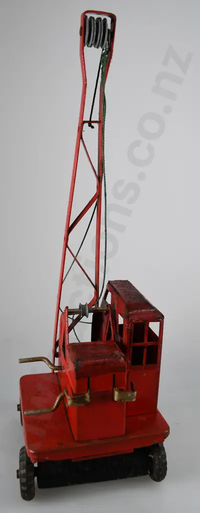TRI-ANG RED CRANE Image 1++