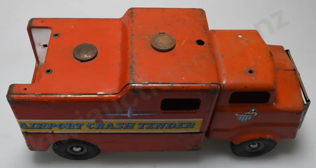 TRI-ANG AIRPORT CRASH TENDER TIN TRUCK Image 1++