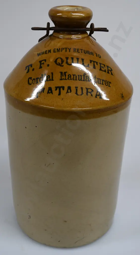 QUILTER MATARUA STONE JAR Image 1++