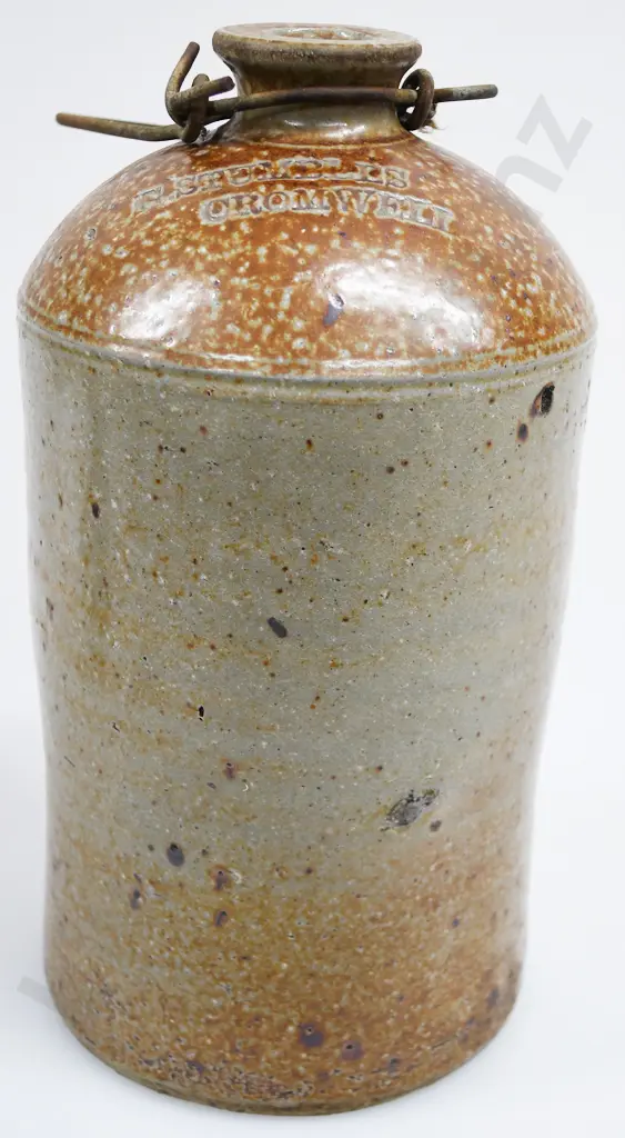 STUMBLES CROMWELL HALF GAL JAR Image 1++
