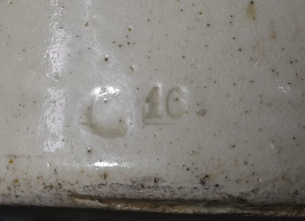 NEILSON VICKERS DUNEDIN STONE JAR Image 1++