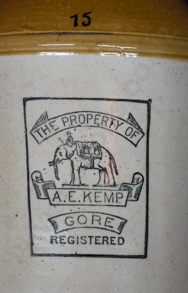 KEMP GORE STONE JAR Image 1++