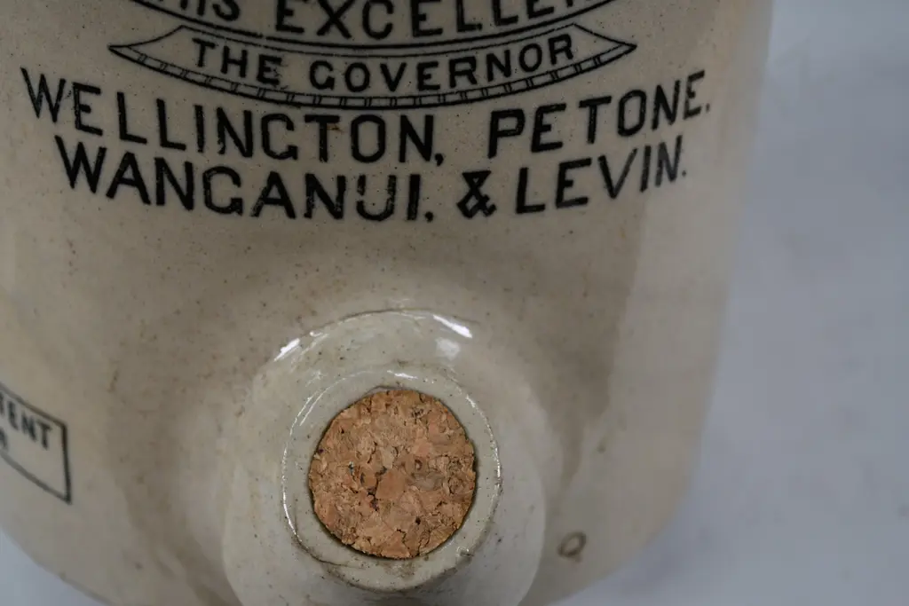 THOMSON LEWIS WELLINGTON STONE JAR Image 1++