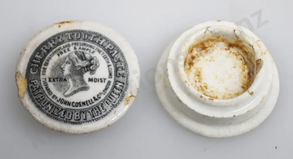 FREE SAMPLE QUEENS HEAD POT LID & BASE Image 1++