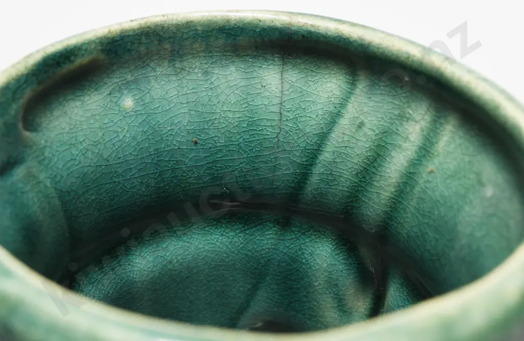 LUKE ADAMS VASE GRIFFIN VASE Image 1++