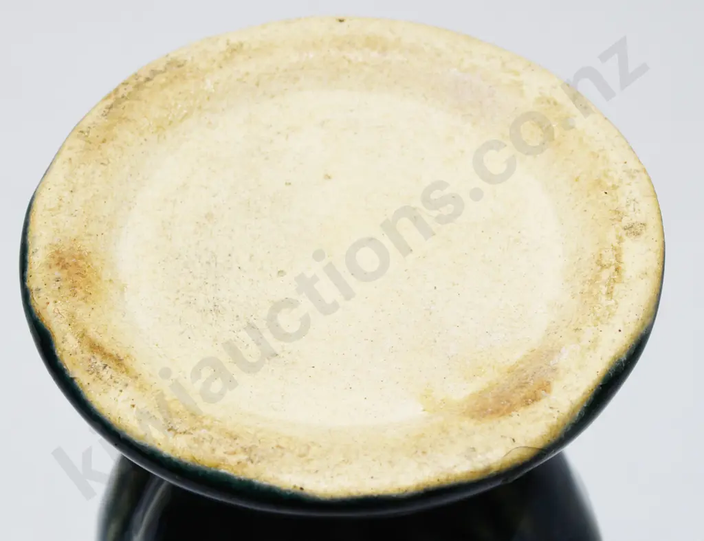 LUKE ADAMS VASE GRIFFIN VASE Image 1++