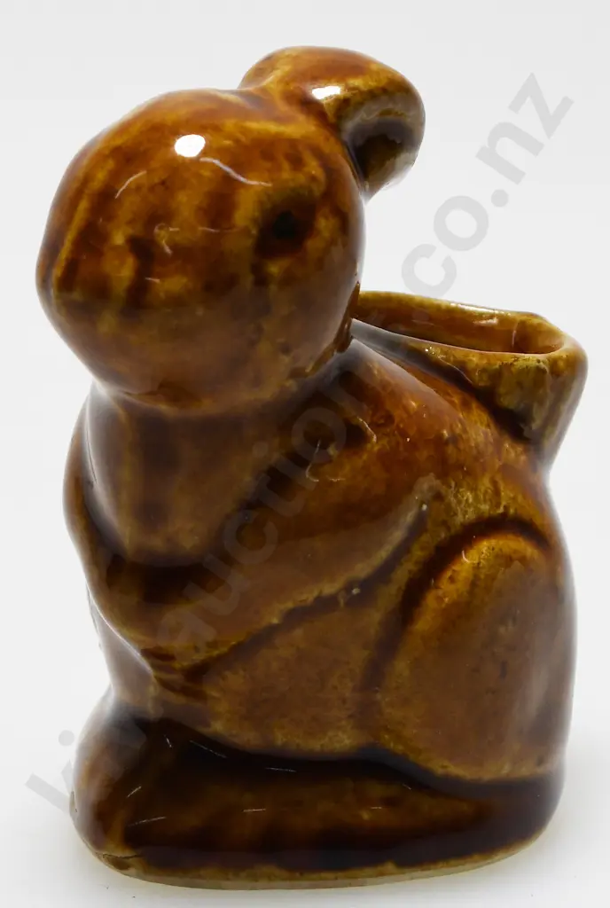 BENHAR RABBIT VASE Image 1++