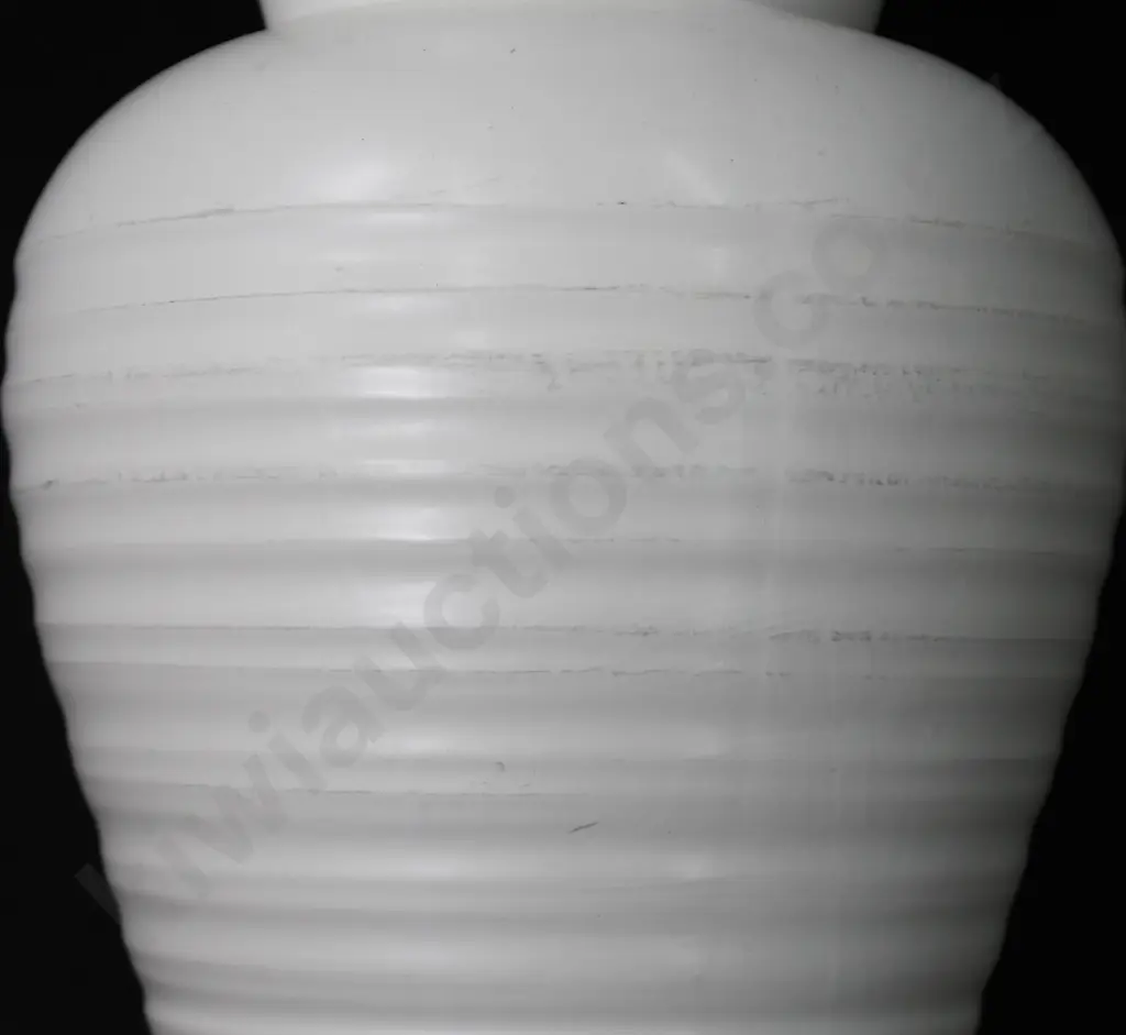 CROWN LYNN VASE NUMBER 667 Image 1++