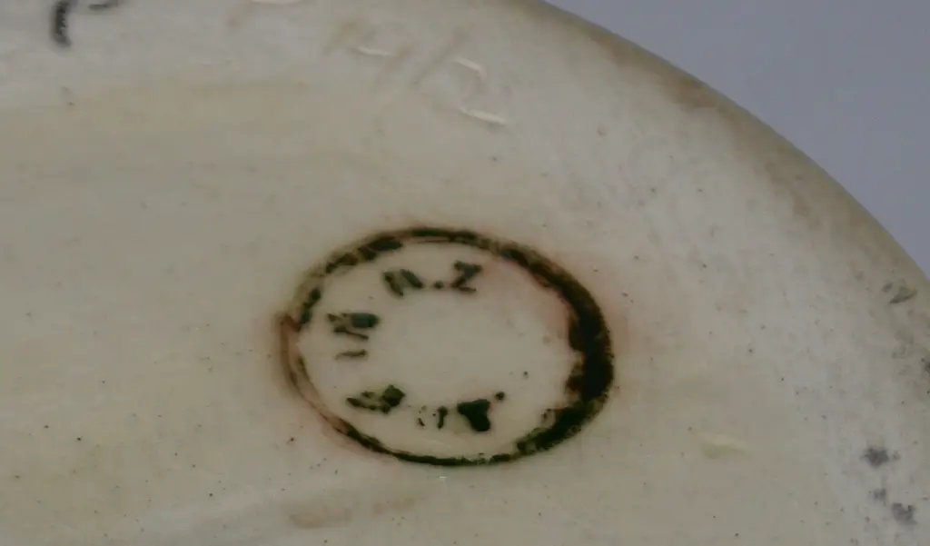 CROWN LYNN TRICKLE GLAZED VASE Image 1++