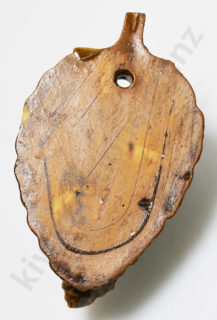 LUKE ADAMS PINECONE WALL POCKET Image 1++
