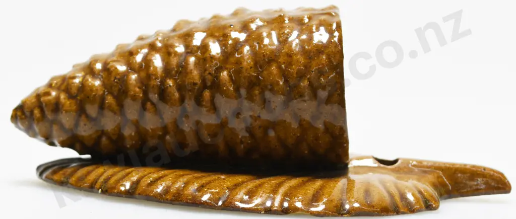LUKE ADAMS PINECONE WALL POCKET Image 1++