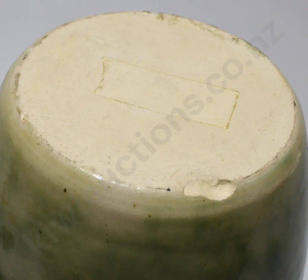 TIMARU POTTERIES STORAGE JAR Image 1++