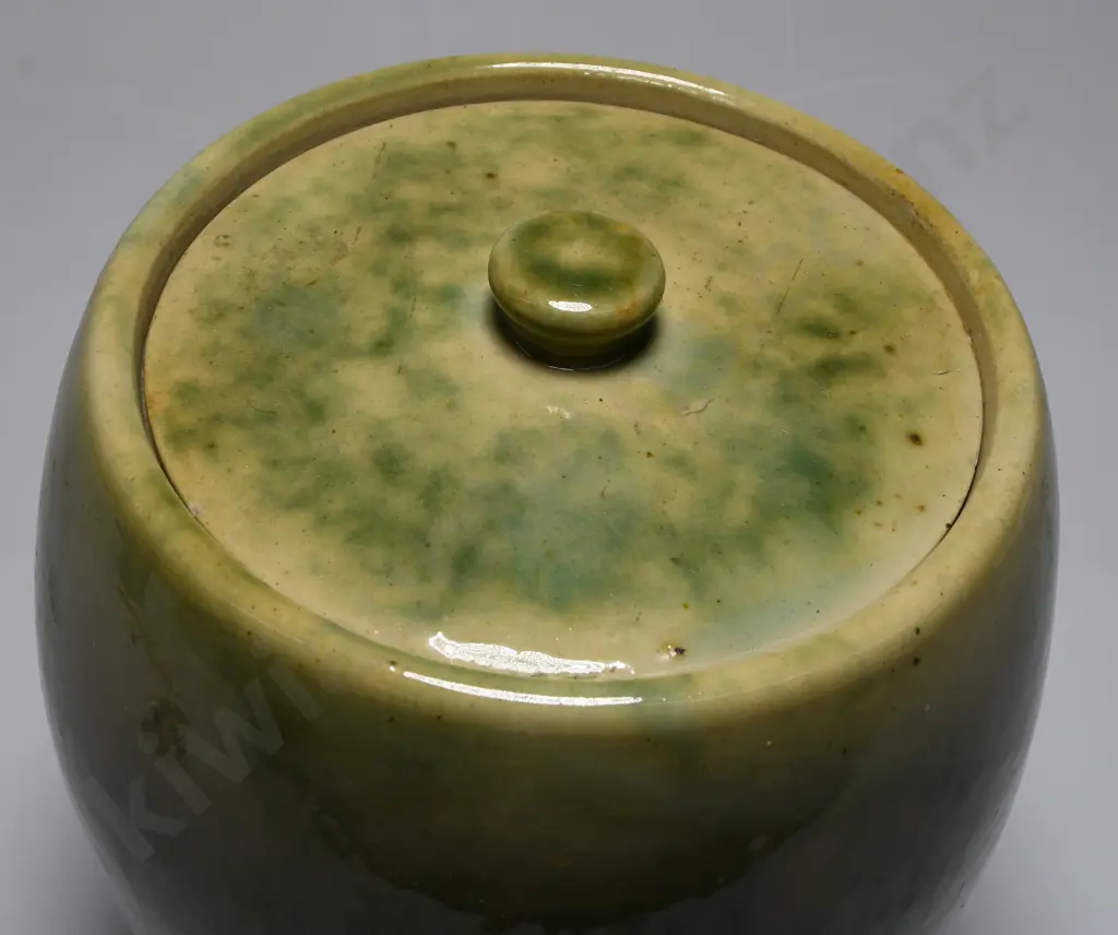TIMARU POTTERIES STORAGE JAR Image 1++