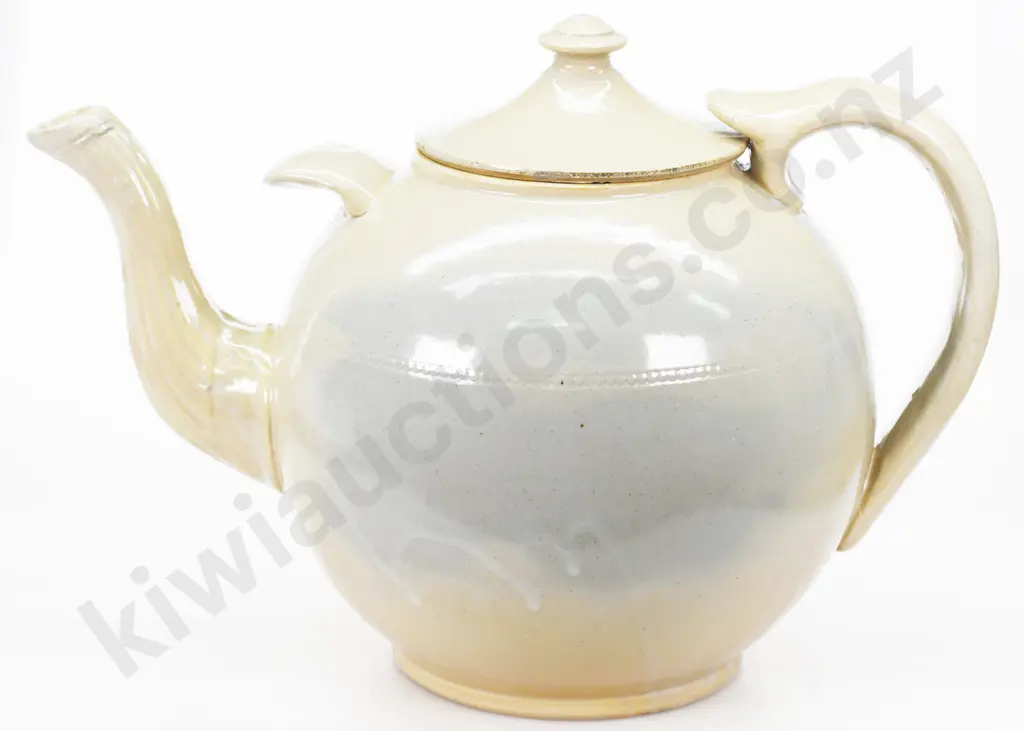 COLONIAL LARGE POTTERY TEAPOT Image 1++