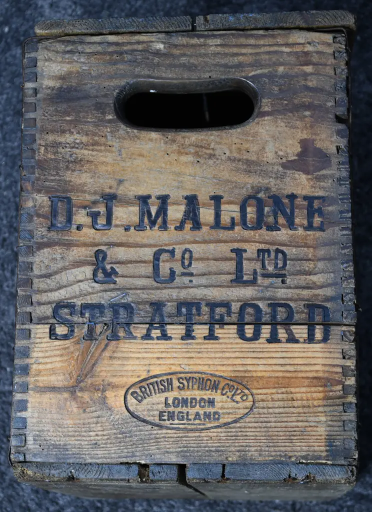 MALONE STRATFORD SODA SYPHON CRATE Image 1++