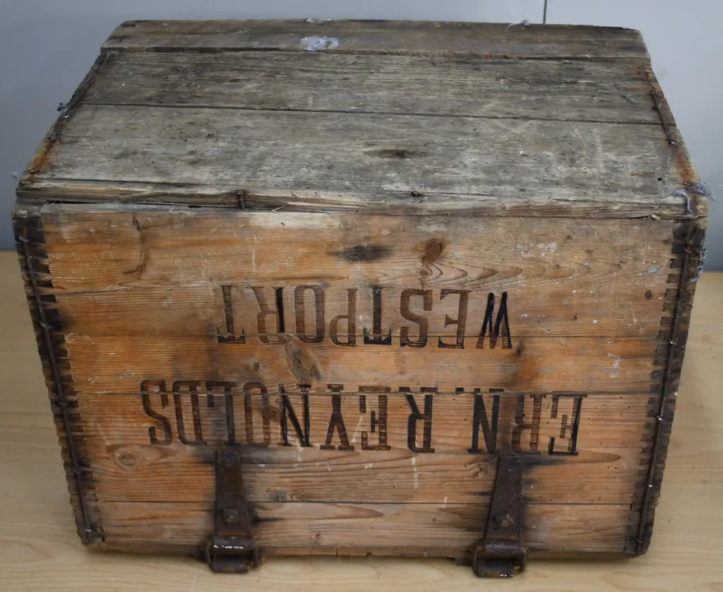 MALONE STRATFORD SODA SYPHON CRATE Image 1++