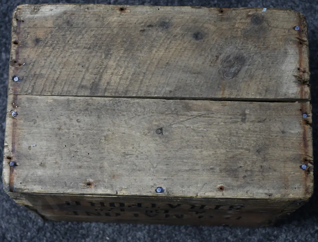 MALONE STRATFORD SODA SYPHON CRATE Image 1++