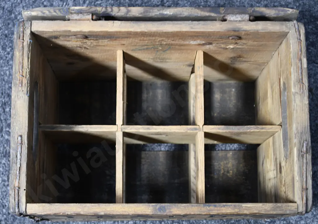 T B & CO LTD SODA SYPHON CRATE Image 1++