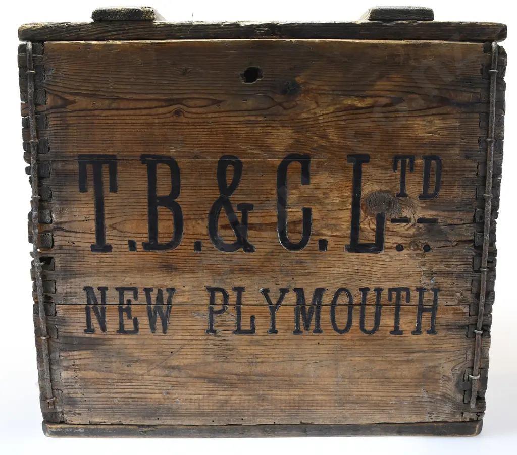 T B & CO LTD SODA SYPHON CRATE Image 1++