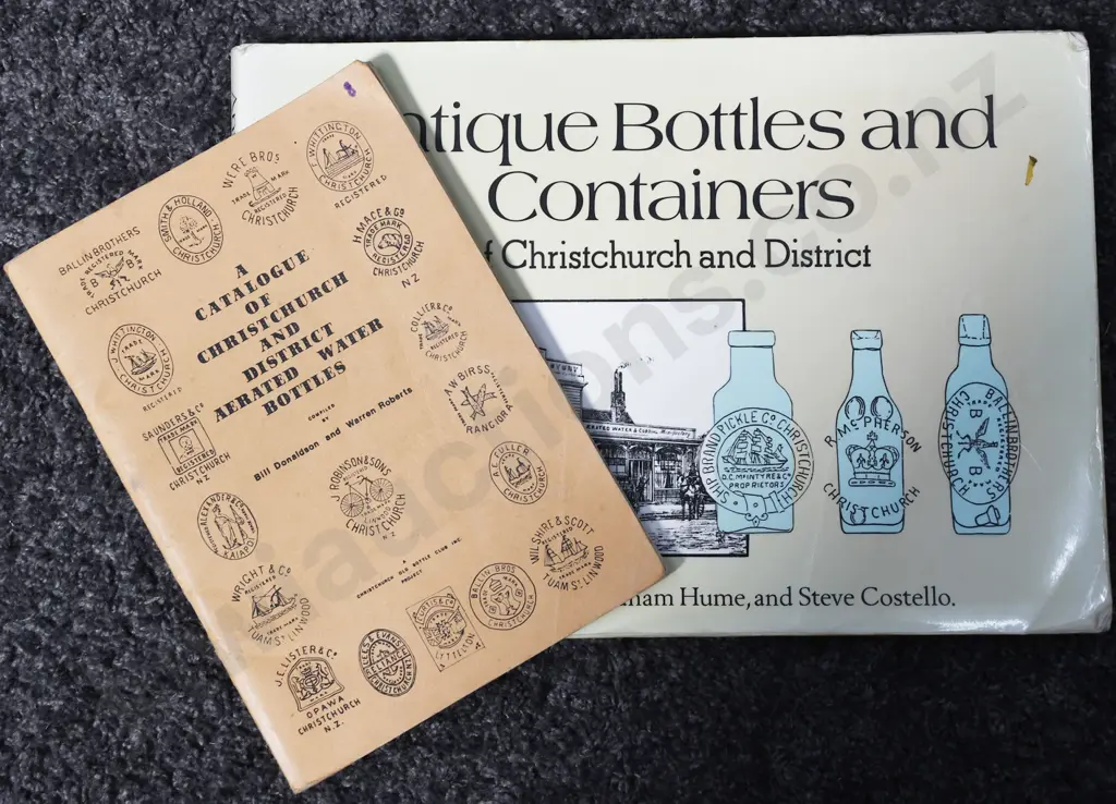 NZ BOTTLE & COLLECTABLE BOOKS Image 1++